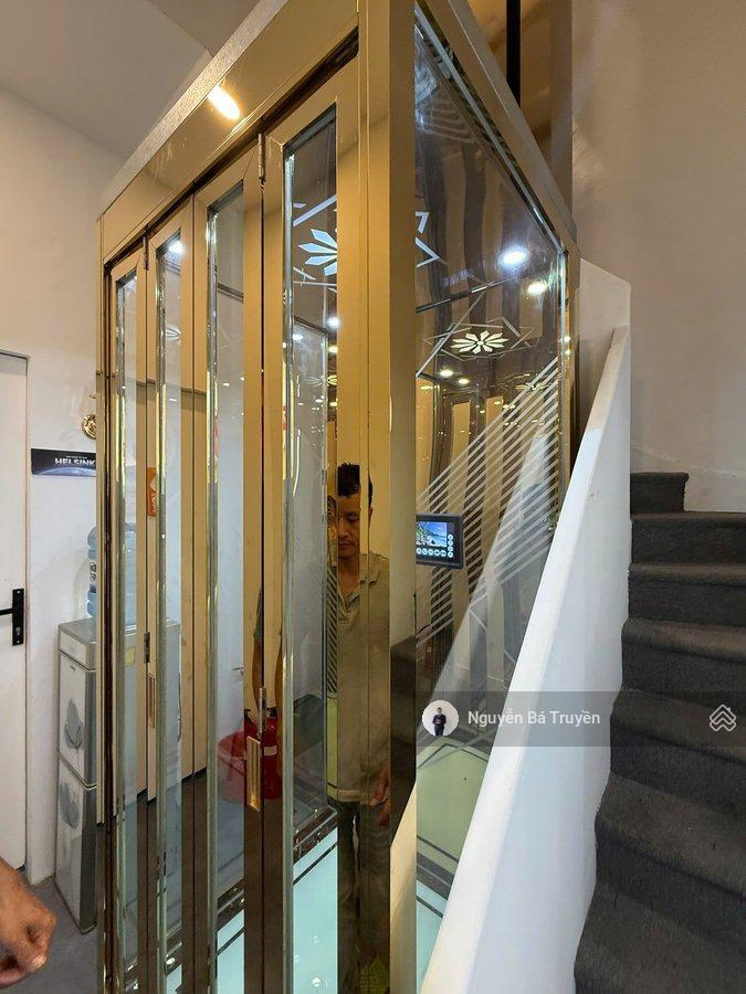 Tòa nhà văn phòng quận 1  khu tân định nguyễn văn nguyễn pccc chuẩn thang máy fuji 650kg