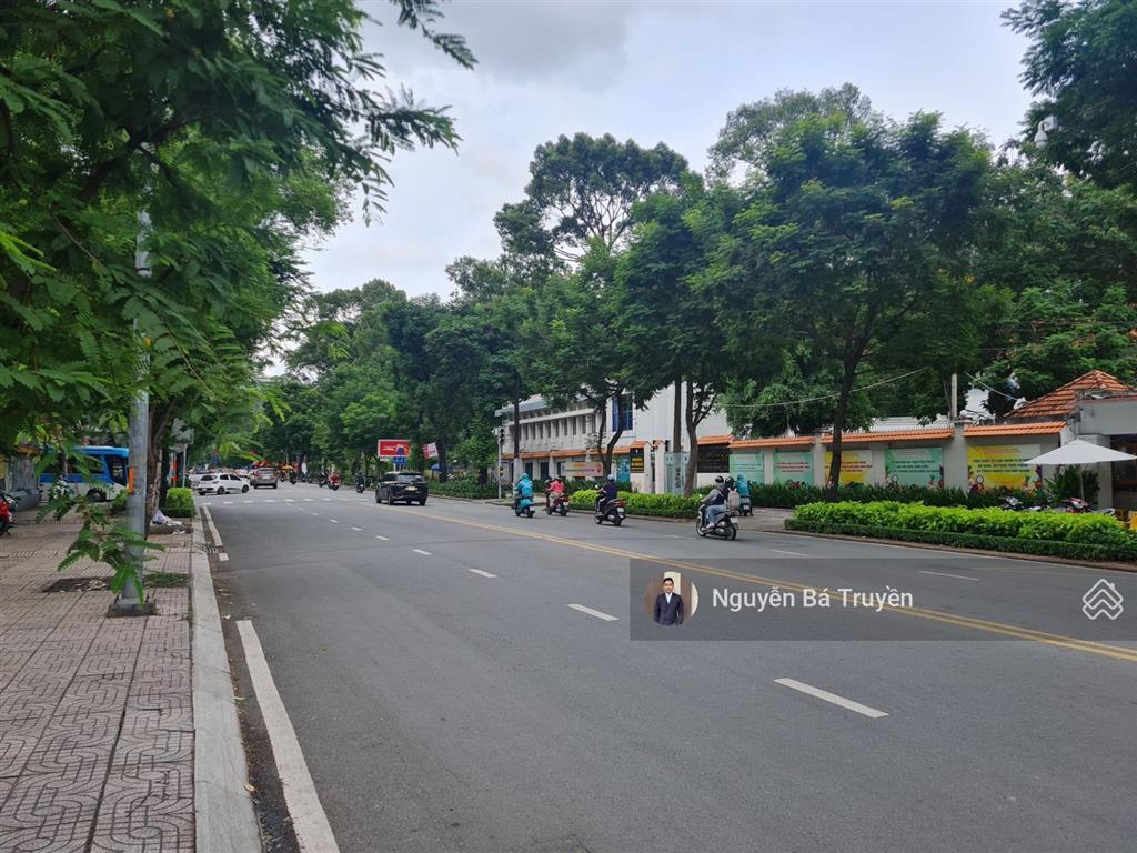 Bán nhà ngay công viên tao đàn đi bộ vài bước là ra viên, 4 tầng 3 ngủ góc 3 mặt thoáng nhà ở ngay