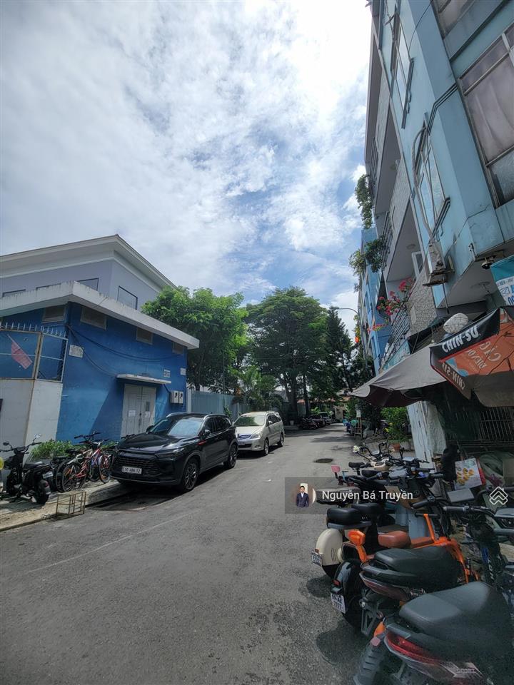 Bán nhà ngay công viên tao đàn đi bộ vài bước là ra viên, 4 tầng 3 ngủ góc 3 mặt thoáng nhà ở ngay