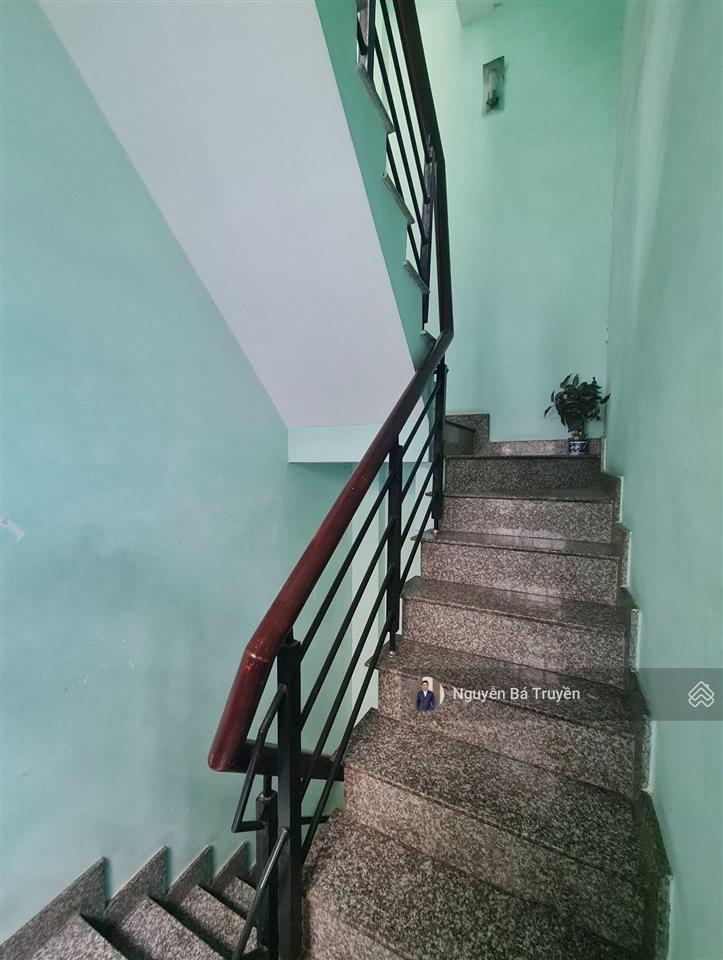 Bán nhà ngay công viên tao đàn đi bộ vài bước là ra viên, 4 tầng 3 ngủ góc 3 mặt thoáng nhà ở ngay