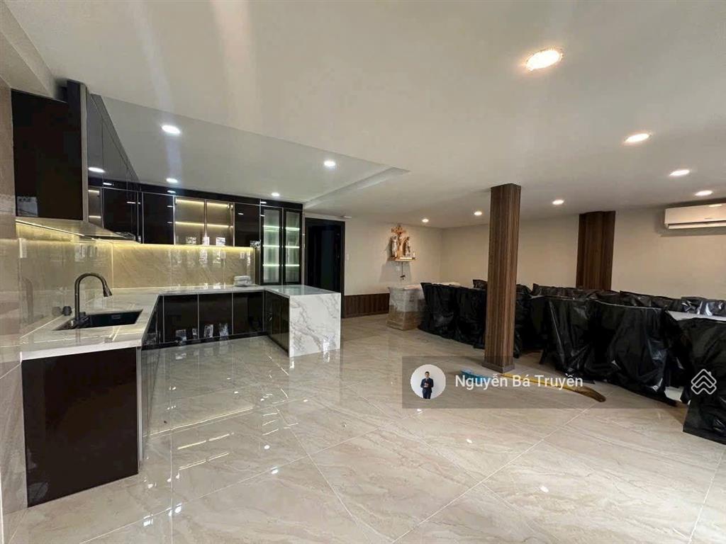 Bán nhà ngang 8x15m công nhận 114m2 nhà 2 tầng tiện xây mới 5 tầng giá 32 tỷ ngay khu tân định q1