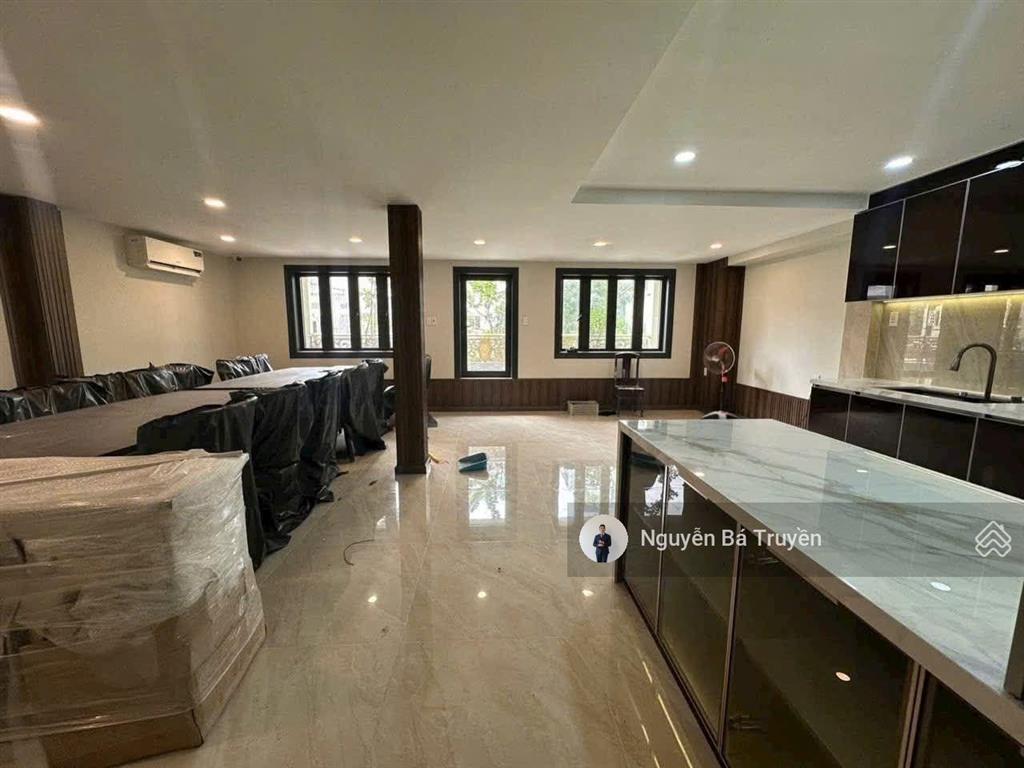 Bán nhà ngang 8x15m công nhận 114m2 nhà 2 tầng tiện xây mới 5 tầng giá 32 tỷ ngay khu tân định q1