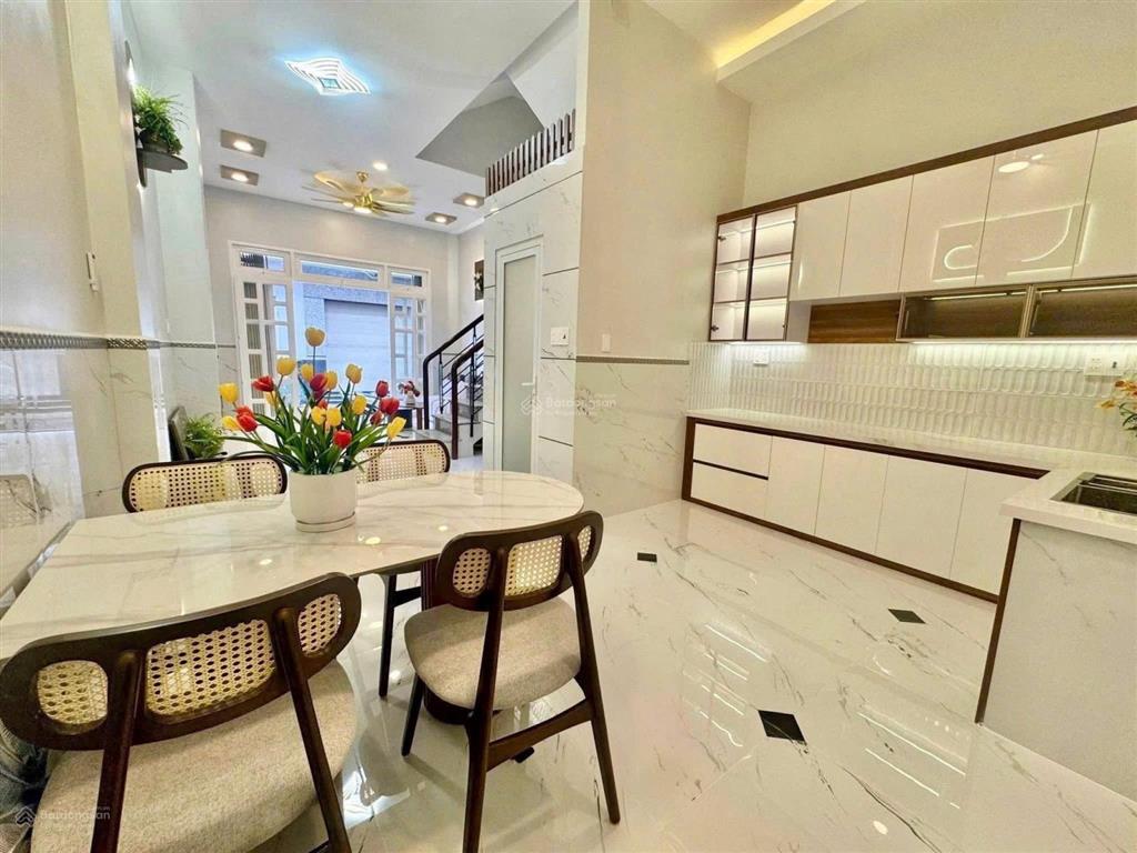 Siêu phẩm mai xuân thưởng  phạm văn chí  42m2  3 tầng  chỉ 8.9 tỷ tl