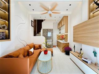 Gần siêu thị emart  3 tầng mới, 2 pn master, 3 wc  3.x tl