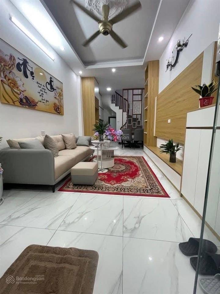 Nhà đẹp bến vân đồn 30,6x3x3 tầng nở hậu đã có sổ chỉ 2,9 tỷ