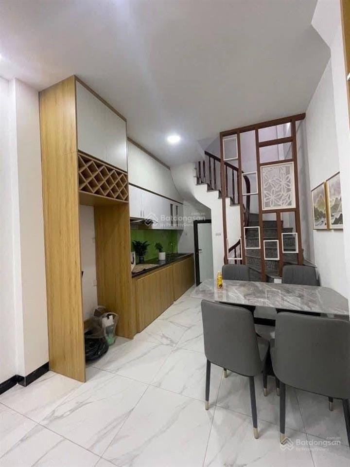 Nhà đẹp bến vân đồn 30,6x3x3 tầng nở hậu đã có sổ chỉ 2,9 tỷ