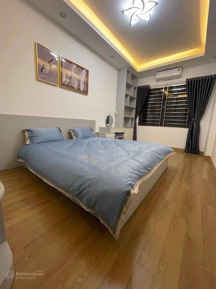 Nhà đẹp bến vân đồn 30,6x3x3 tầng nở hậu đã có sổ chỉ 2,9 tỷ