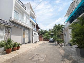 Ngang hiếm 6m hxh quay đầu nhà 3 tầng hiệp bình chánh gigamall thủ đức ra phạm văn đồng.