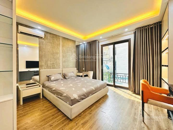 Nhà dân xây mới từ móng. gần hồ đền lừ, trường chợ