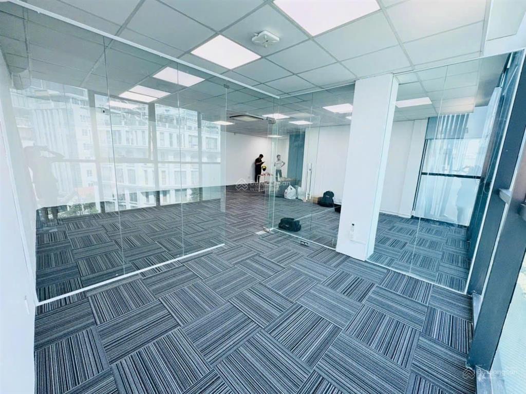 Cho thuê mb văn phòng 120m2 quận tân bình giá siêu tốt
