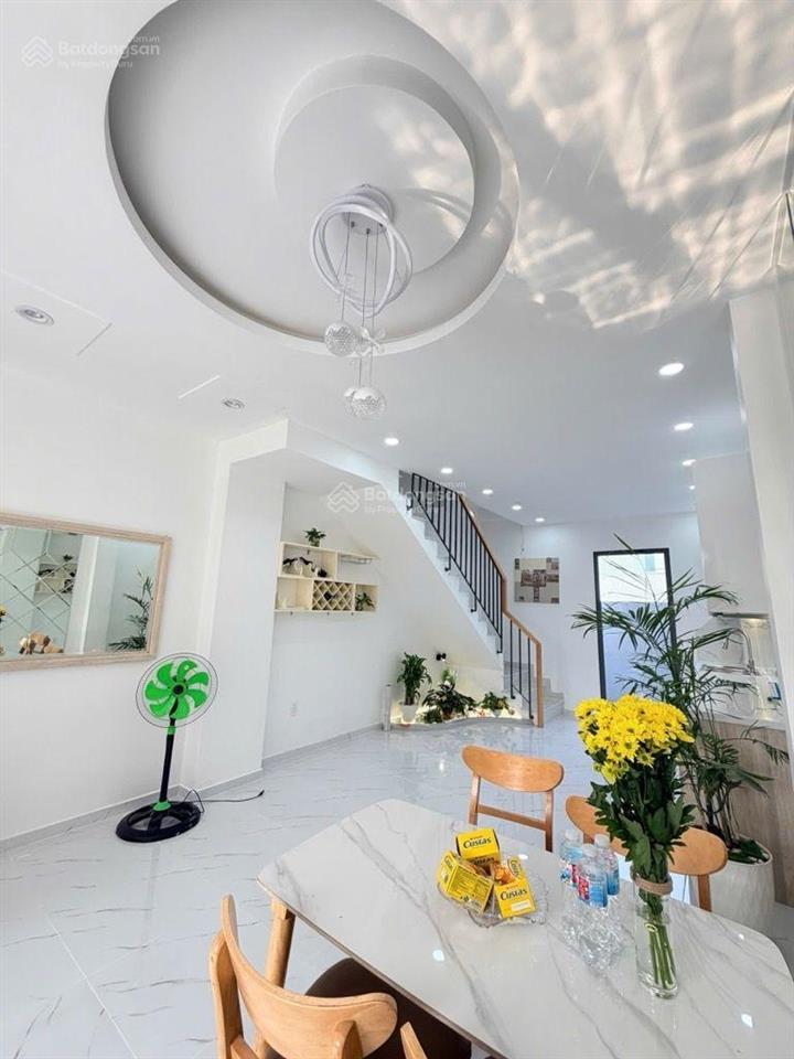 Bán nhà mới 3 tầng phú hữu,q9  gần global city giá tốt 5x tỷ