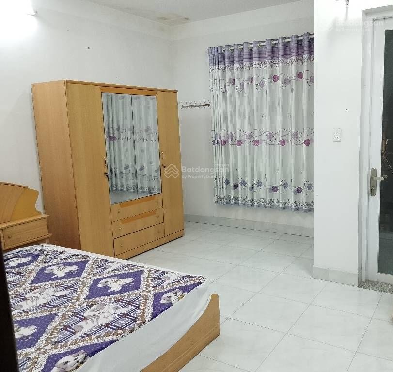 Nhà 3 tầng, hxh  84m 4pn 4wc đường gò cát, phú hữu , q9 giáp quận 2