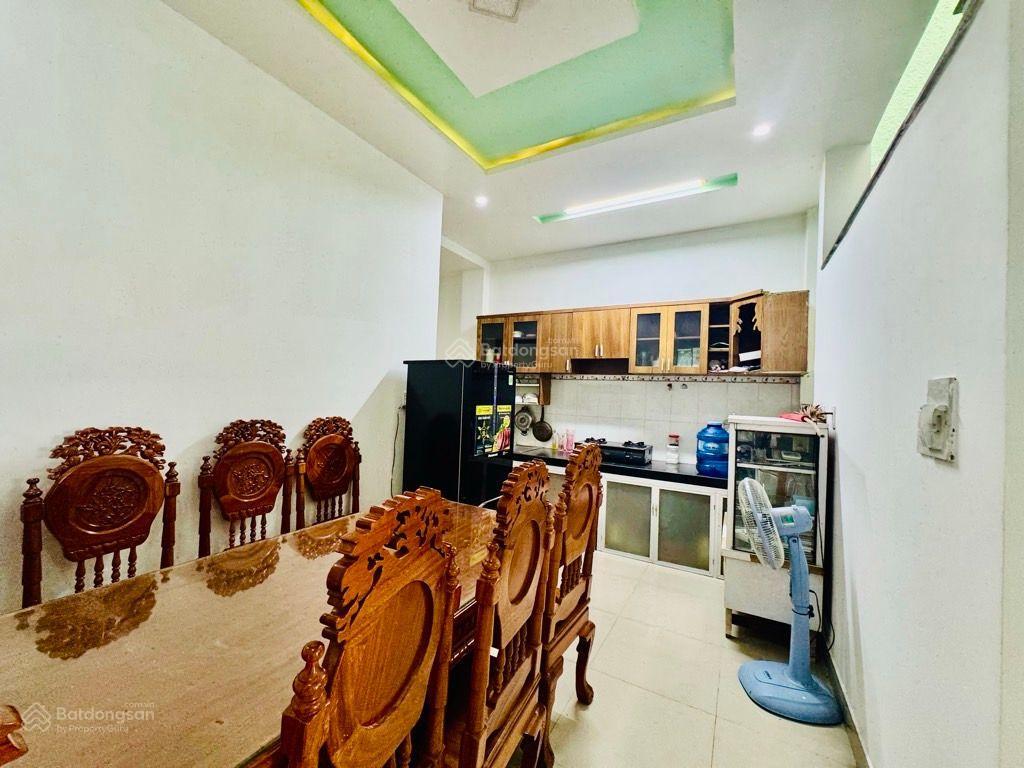 Nhà 3 tầng  82m  5pn 5wc  hxh đình phong phú sau vincom q9  chỉ 6,1 tỷ
