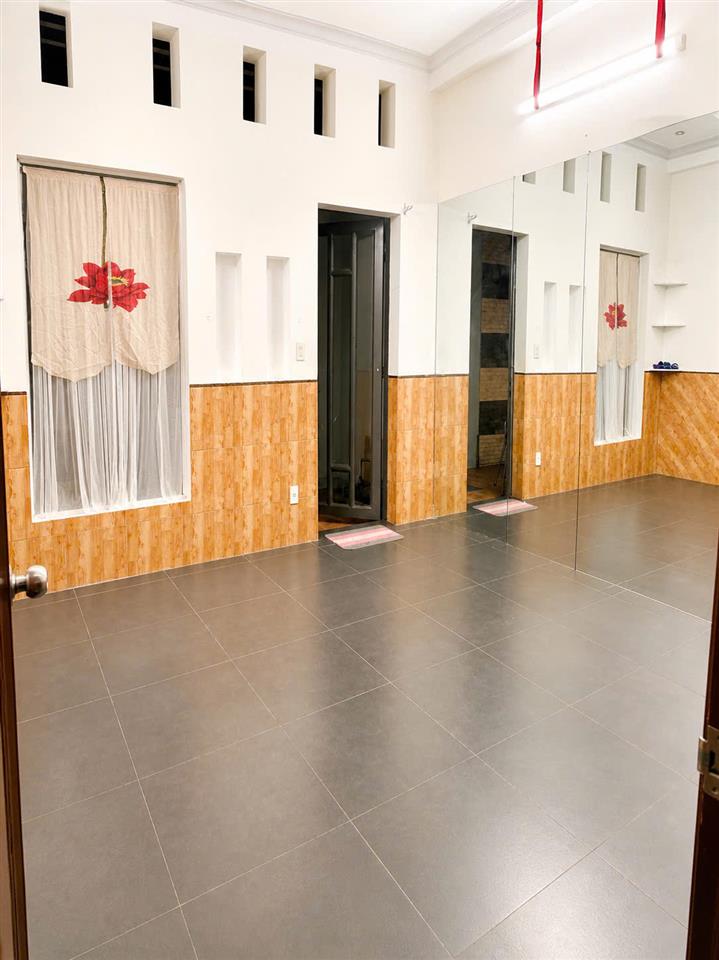 SANG NHƯỢNG PHÒNG TẬP MỚI ĐẸP  – VỊ TRÍ ĐẸP TRUNG TÂM QUẬN 7, LIỀN KỀ PHÚ MỸ HƯNG, TP HỒ