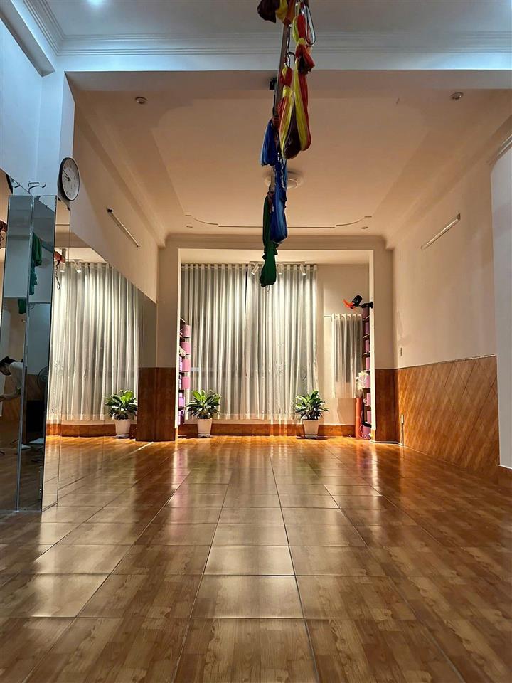 SANG NHƯỢNG PHÒNG TẬP MỚI ĐẸP  – VỊ TRÍ ĐẸP TRUNG TÂM QUẬN 7, LIỀN KỀ PHÚ MỸ HƯNG, TP HỒ