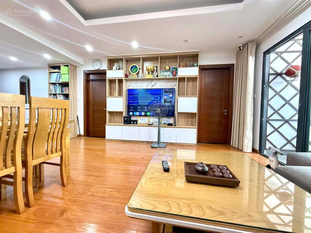 [giá tốt nhất]tôi cho thuê căn 2 ngủ 2 vs, dt 100m cực rộng, nhà thoáng giá 14,5tr/th tại star city