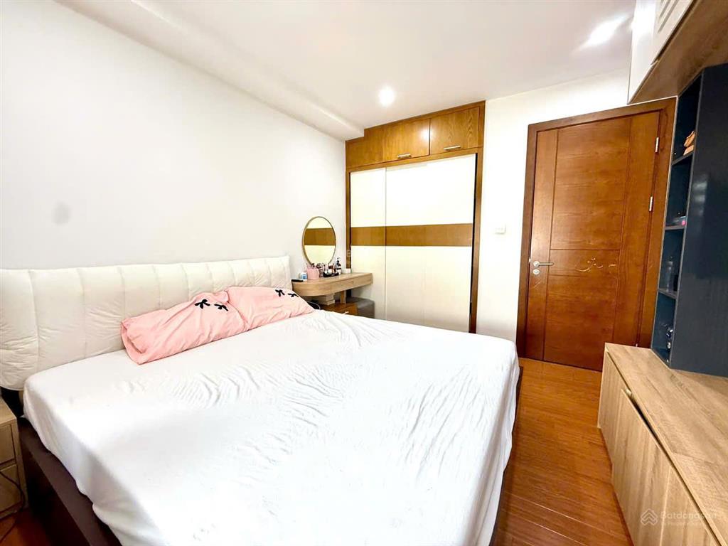 [giá tốt nhất]tôi cho thuê căn 2 ngủ 2 vs, dt 100m cực rộng, nhà thoáng giá 14,5tr/th tại star city