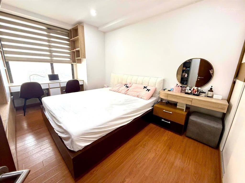 [giá tốt nhất]tôi cho thuê căn 2 ngủ 2 vs, dt 100m cực rộng, nhà thoáng giá 14,5tr/th tại star city