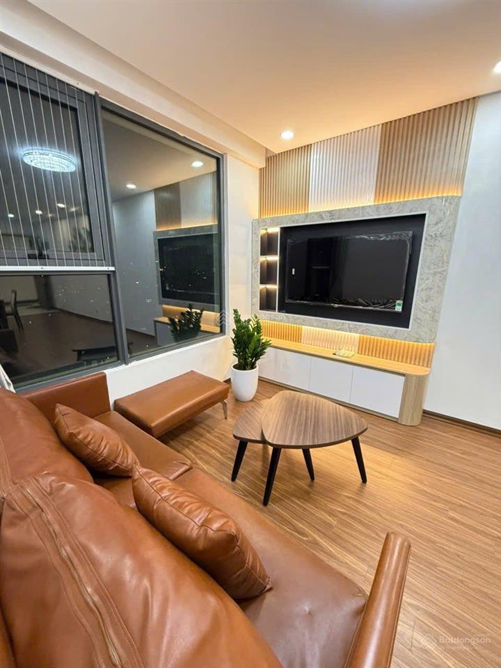 Giá tốt  tôi cho thuê căn 2 ngủ 2 vs, dt 72m2, nhà thoáng mát giá 11,5tr/th tại eco green city