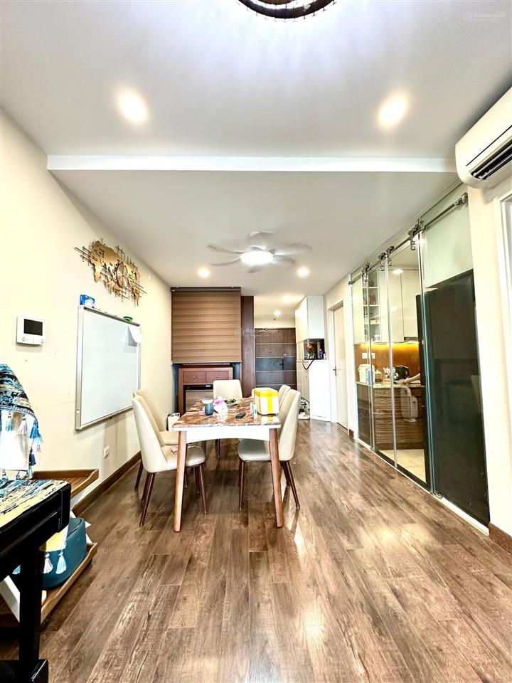 Giá tốt  sổ đỏ lâu dài tôi cần bán căn 2 ngủ 72m2 nhà thoáng mát giá 6,9 tỷ tại goldseason