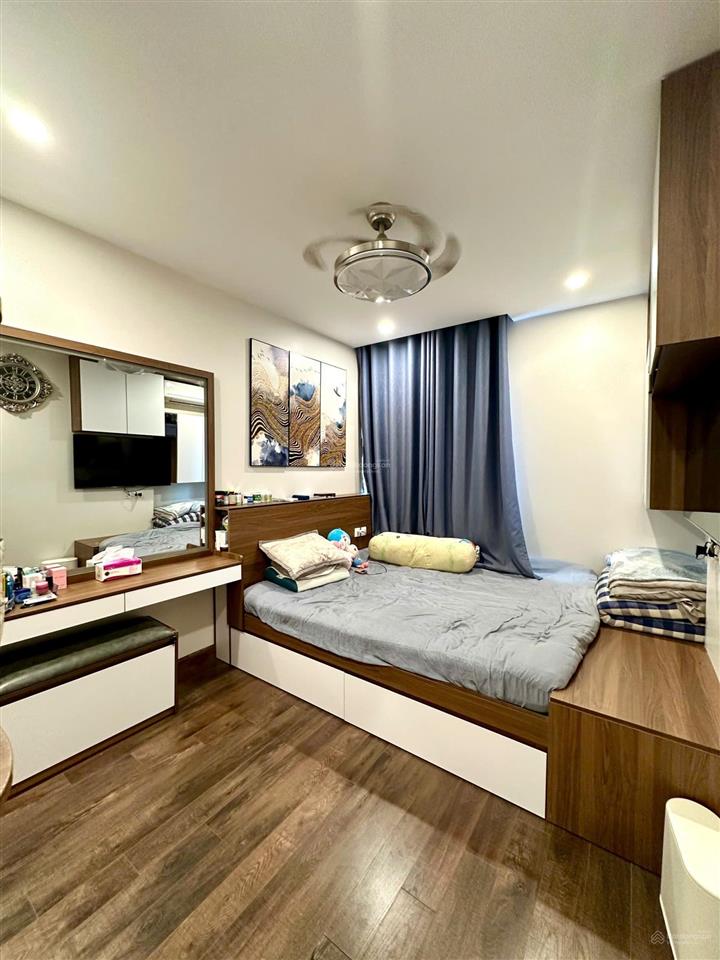 Giá tốt  sổ đỏ lâu dài tôi cần bán căn 2 ngủ 72m2 nhà thoáng mát giá 6,9 tỷ tại goldseason