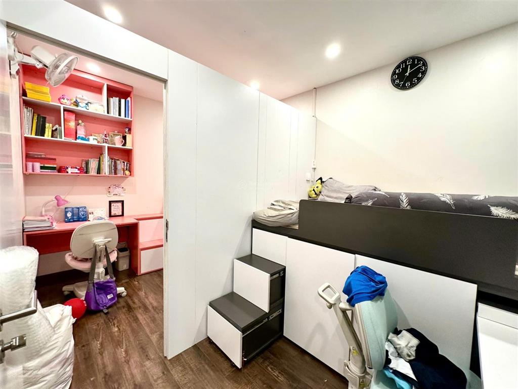 Giá tốt  sổ đỏ lâu dài tôi cần bán căn 2 ngủ 72m2 nhà thoáng mát giá 6,9 tỷ tại goldseason