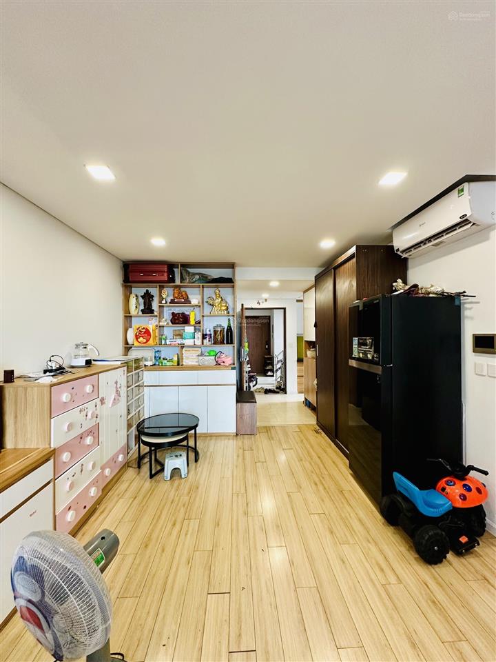 Giá tốt mình cho thuê căn 2 ngủ, 2 vs, dt 77m2, nhà thoáng mát, 14,5tr/th tại rivera park hà nội