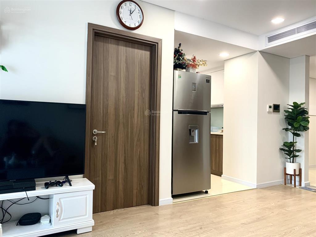 Giá tốt cho thuê căn hộ 2 ngủ, 2 vs, dt 77m2, nhà thoáng giá 13tr/th tại 90 nguyễn tuân