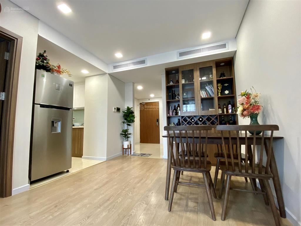 Giá tốt cho thuê căn hộ 2 ngủ, 2 vs, dt 77m2, nhà thoáng giá 13tr/th tại 90 nguyễn tuân