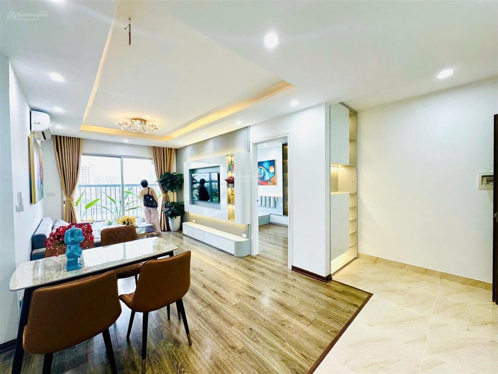 Giá cực tốt tôi cho thuê căn 2 ngủ, diện tích gần 80m, nhà thoáng mát giá 13,5tr/th tại star city
