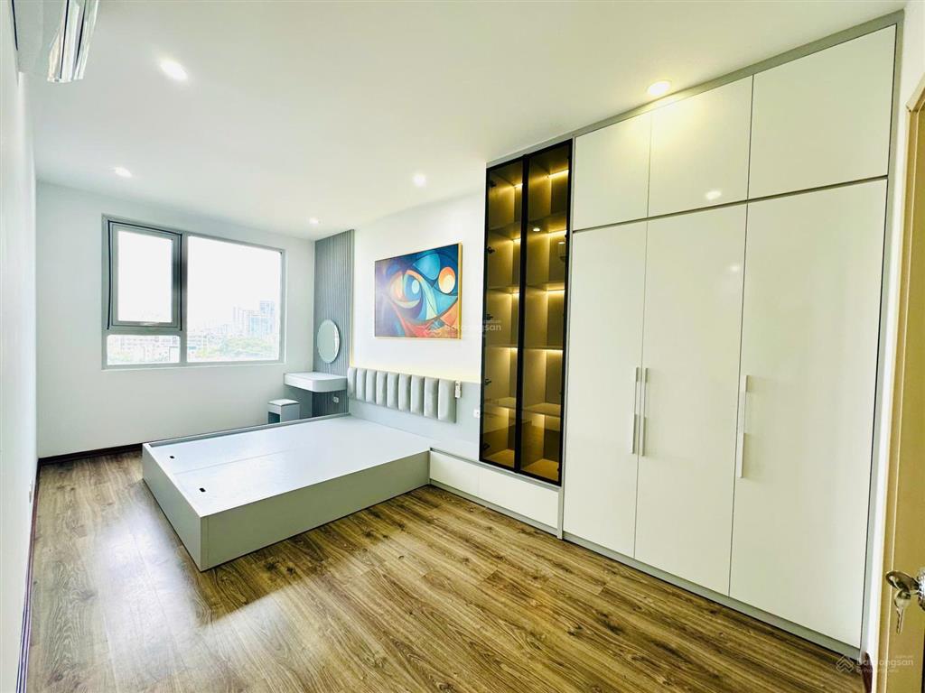 Giá cực tốt tôi cho thuê căn 2 ngủ, diện tích gần 80m, nhà thoáng mát giá 13,5tr/th tại star city
