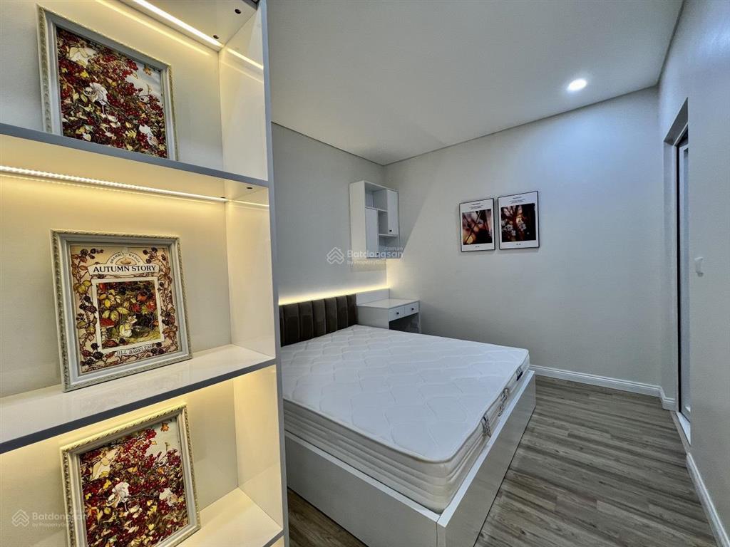 Penthouse cho thuê căn hiếm, 3 ngủ, 3 vs, dt 130m2, đầy đủ nội thất cao cấp tại goldseason