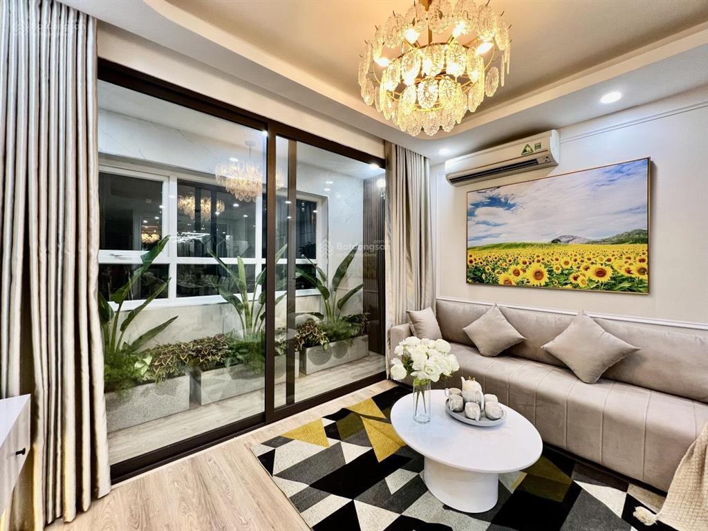 Penthouse cho thuê căn hiếm, 3 ngủ, 3 vs, dt 130m2, đầy đủ nội thất cao cấp tại goldseason