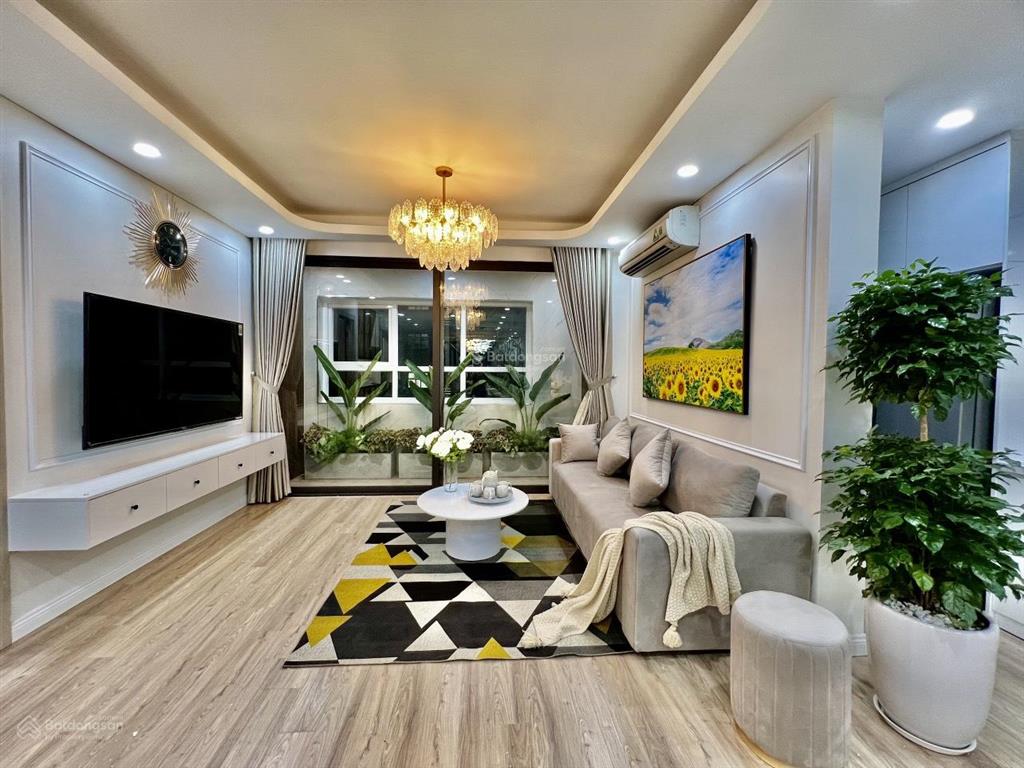 Penthouse cho thuê căn hiếm, 3 ngủ, 3 vs, dt 130m2, đầy đủ nội thất cao cấp tại goldseason