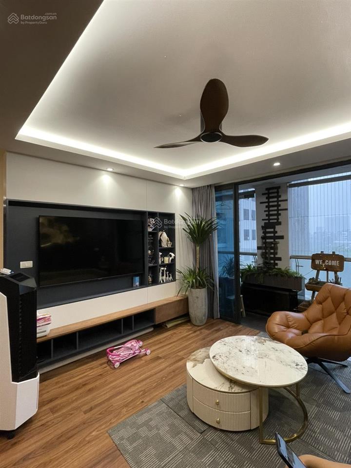 Giá tốt khu. tôi cho thuê căn góc 3 ngủ 2 vs, dt 135m, nhà thoáng mát, giá 18tr/th tại golden land