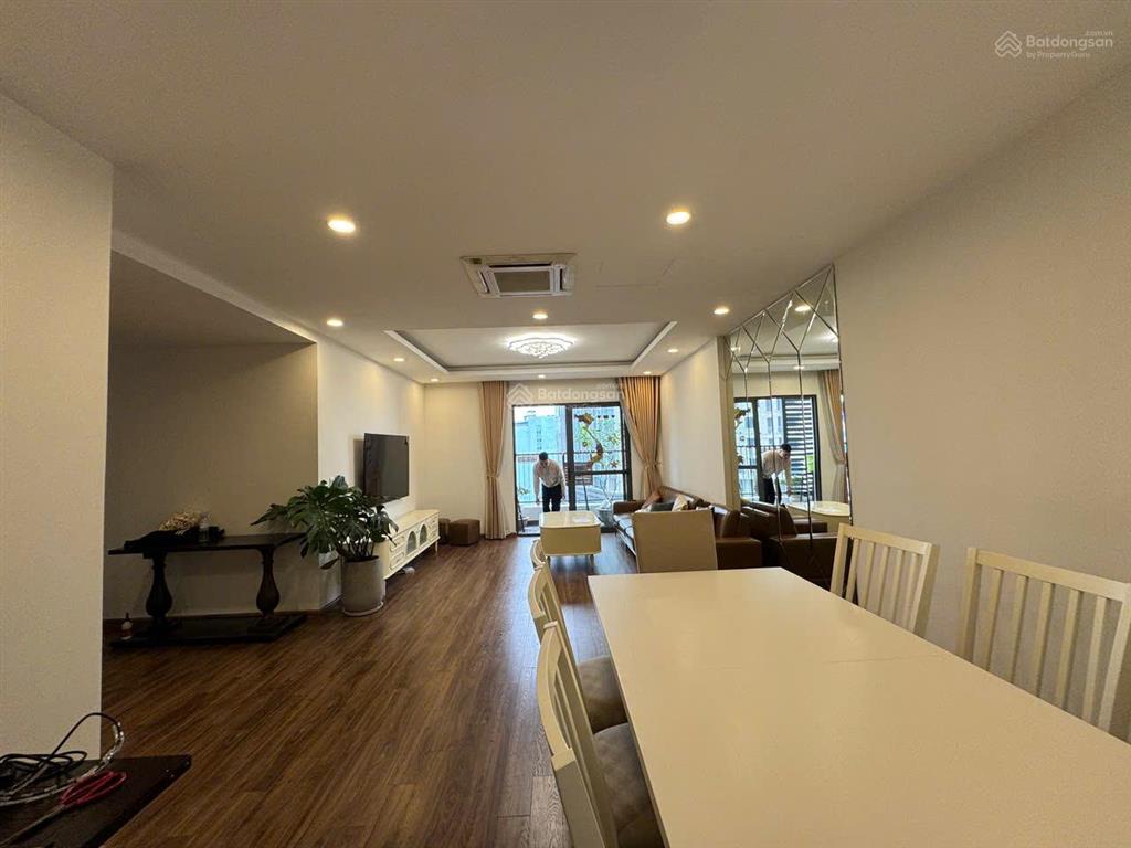 Giá cực tốt tôi cho thuê căn hộ 3 ngủ, 2 vs, dt 137m, nhà thoáng mát giá 17tr/th tại việt đức