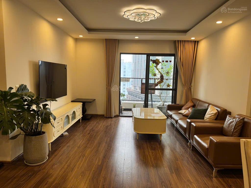 Giá cực tốt tôi cho thuê căn hộ 3 ngủ, 2 vs, dt 137m, nhà thoáng mát giá 17tr/th tại việt đức