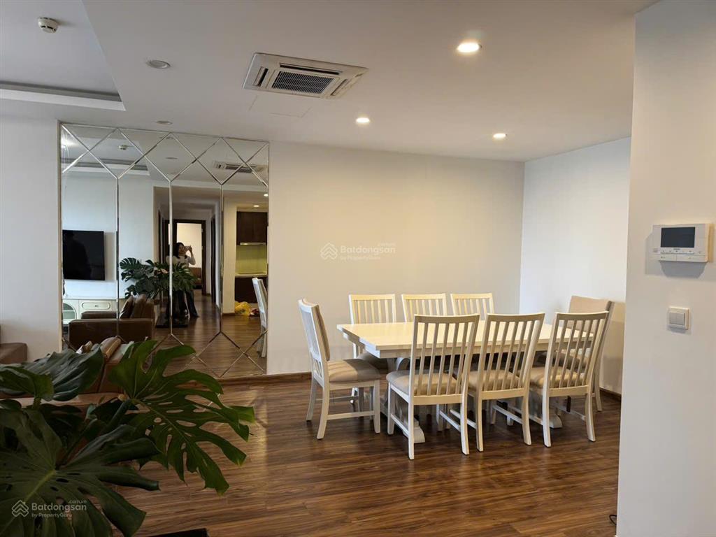 Giá cực tốt tôi cho thuê căn hộ 3 ngủ, 2 vs, dt 137m, nhà thoáng mát giá 17tr/th tại việt đức