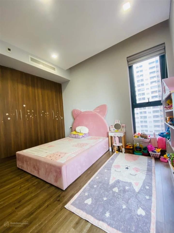 Giá cực tốt] tôi cho thuê căn hộ 3 ngủ, dt 130m2, nhà thoáng mát, ở thích, có slot tại times tower