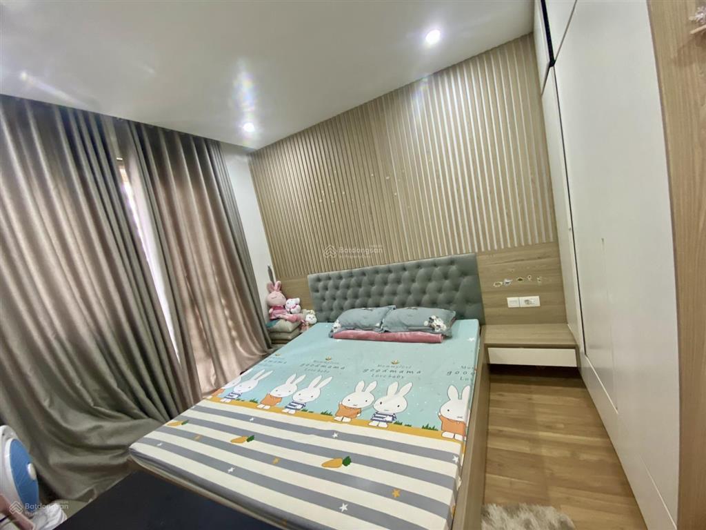 Giá tốt tôi cho thuê căn hộ 2 ngủ, 2 vs, dt 83m, nhà thoáng mát, rộng giá 14tr/th tại golden west