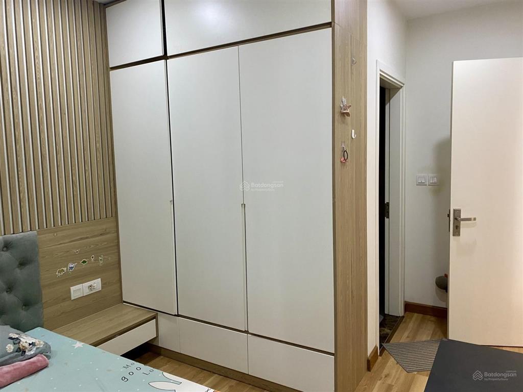 Giá tốt tôi cho thuê căn hộ 2 ngủ, 2 vs, dt 83m, nhà thoáng mát, rộng giá 14tr/th tại golden west