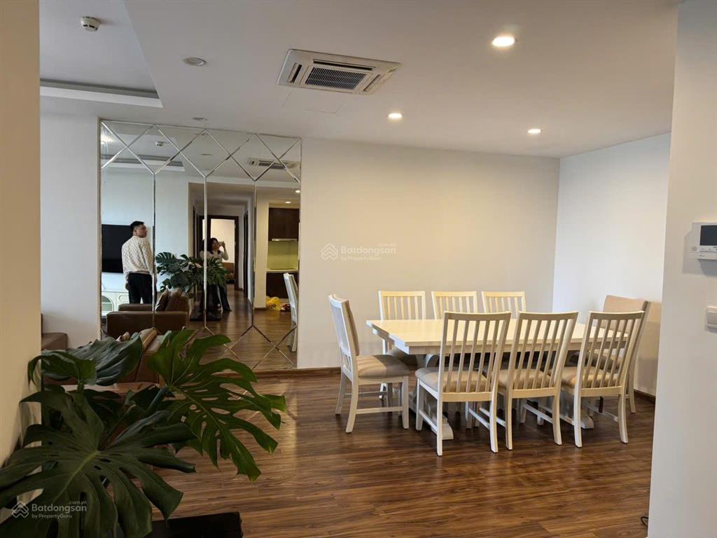 [giá tốt] cho thuê căn hộ 3 ngủ, 2 vs, dt 131m, tầng đẹp, nhà thoáng giá 15.5tr tại sakura tower