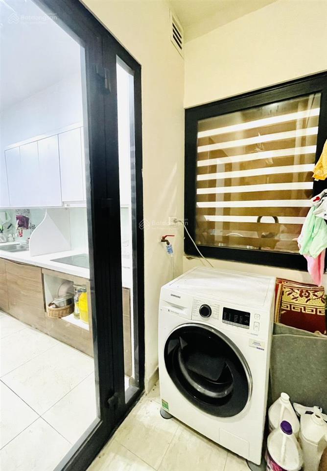 Tầng 12  giá tốt tôi cho thuê căn 2 ngủ, dt 75m, nhà thoáng mát, rộng giá 12tr/th tại roman plaza