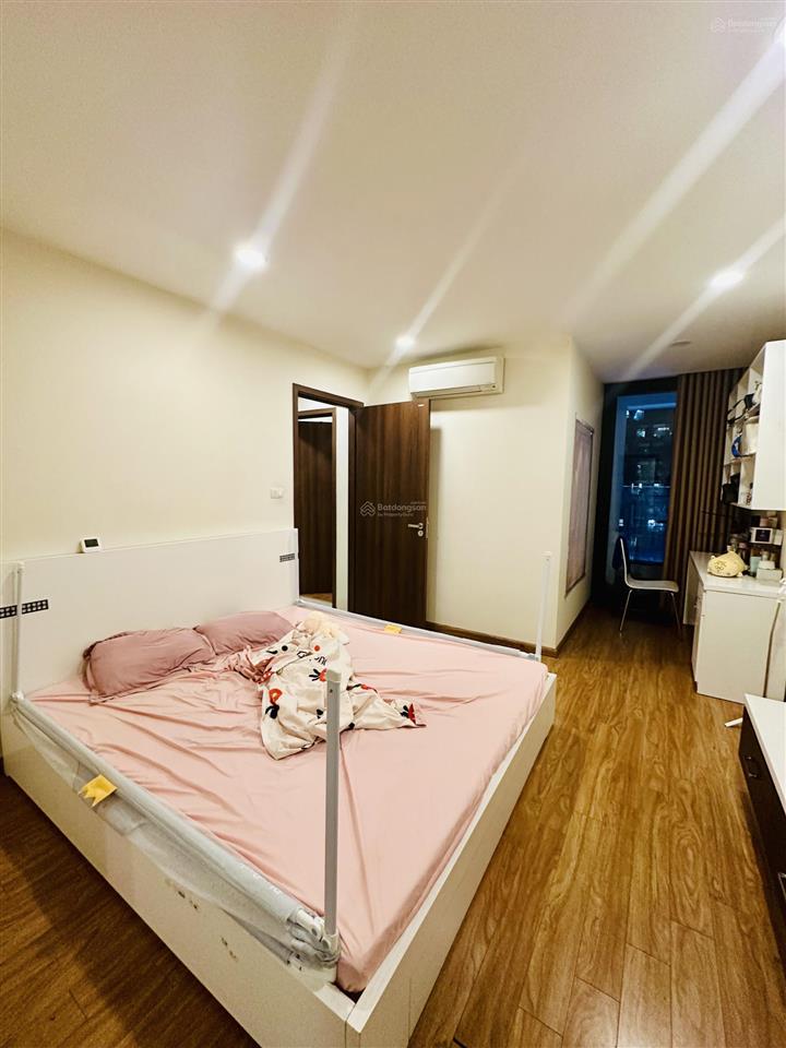 Giá cực tốt tôi cho thuê căn 2 ngủ, 2 vs, dt 80m, nhà thoáng mát, giá 14tr/th tại hn centerpoint