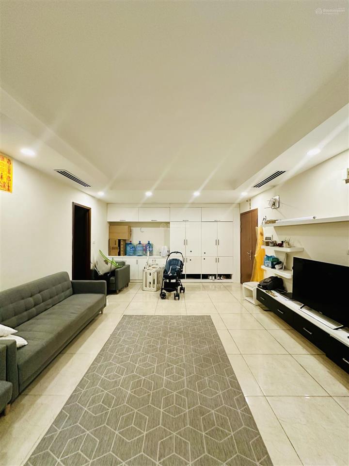 Giá cực tốt tôi cho thuê căn 2 ngủ, 2 vs, dt 80m, nhà thoáng mát, giá 14tr/th tại hn centerpoint