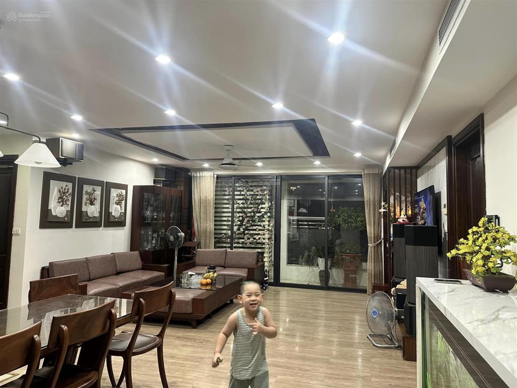 Giá tốt tôi cho thuê căn 2 ngủ, 2 vs, dt 95m, nhà thoáng mát giá 14tr/th tại golden land