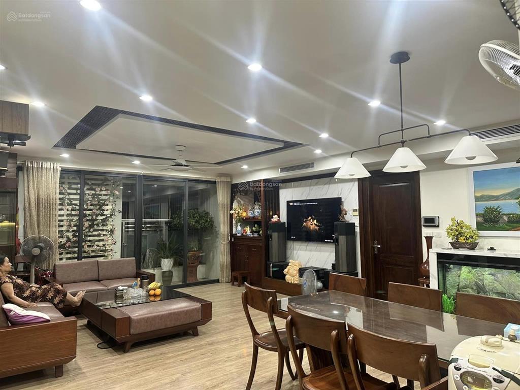 Giá tốt tôi cho thuê căn 2 ngủ, 2 vs, dt 95m, nhà thoáng mát giá 14tr/th tại golden land