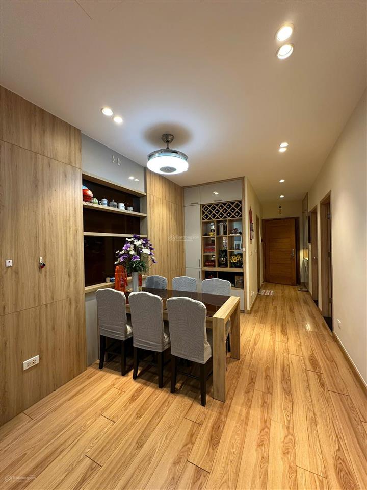 Giá cực tốt tôi cho thuê căn 3 ngủ, dt 96m, nhà thoáng mát, rộng rãi giá 15tr/th tại golden west