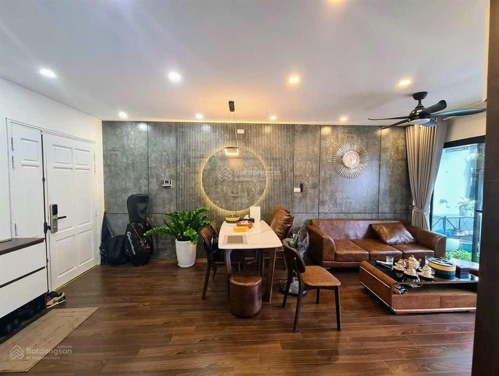 Tầng 12  tôi cho thuê căn 2 ngủ, 2vs, dt 77m, nhà thoáng mát, ở thích, giá 12tr/th tại star city