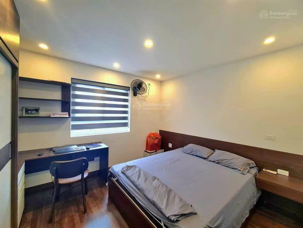 Tầng 12  tôi cho thuê căn 2 ngủ, 2vs, dt 77m, nhà thoáng mát, ở thích, giá 12tr/th tại star city